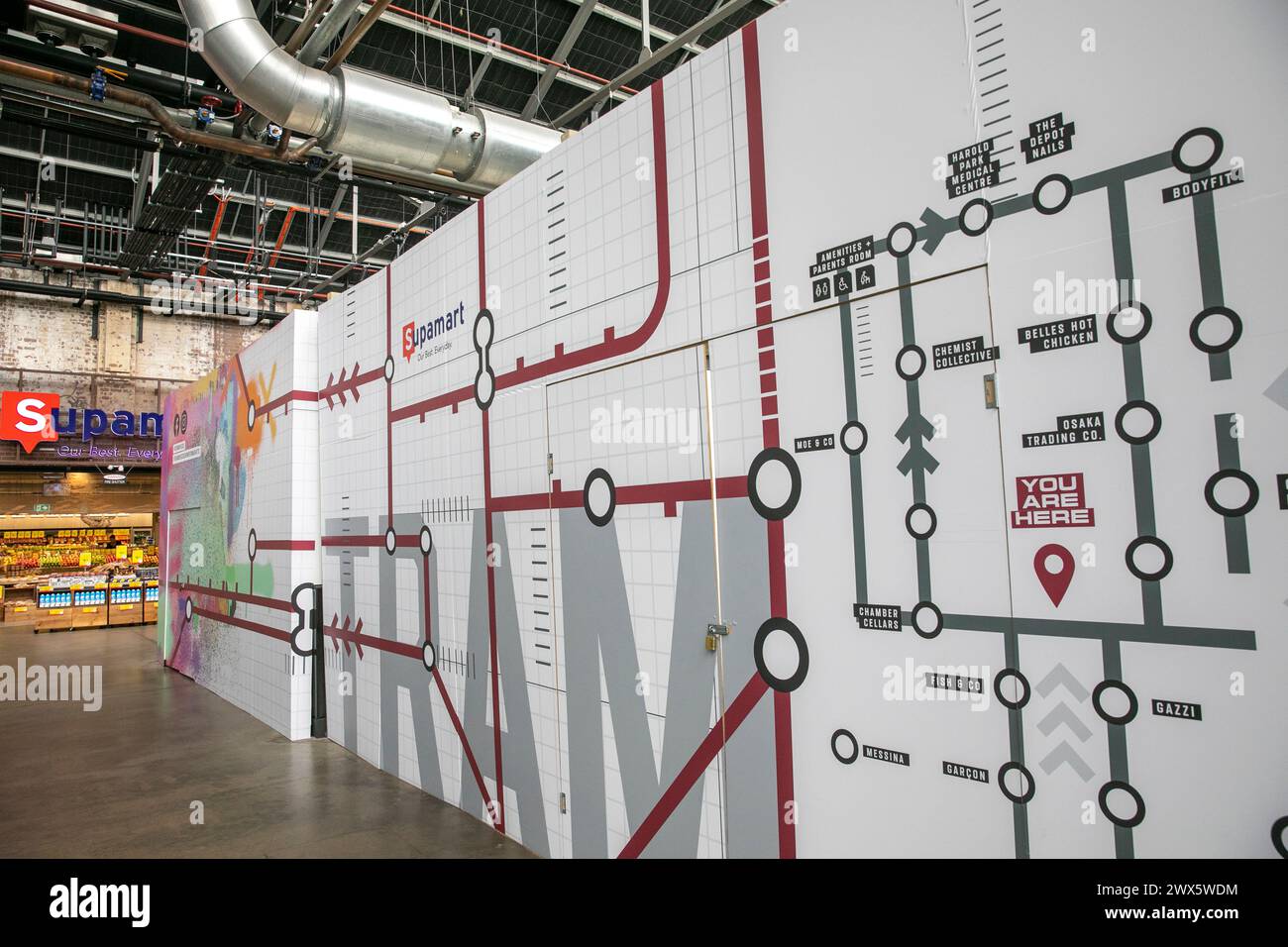 Le tramway de Sydney met à la disposition de la nourriture et des cafés dans le Forest Lodge près de Glebe, conversion de l'ancien dépôt de tramways de Rozelle, aujourd'hui quartier de vente au détail, Sydney, Australie Banque D'Images