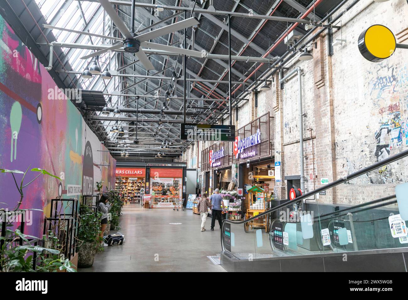 Le tramway de Sydney met à la disposition de la nourriture et des cafés dans le Forest Lodge près de Glebe, conversion de l'ancien dépôt de tramways de Rozelle, aujourd'hui quartier de vente au détail, Sydney, Australie Banque D'Images