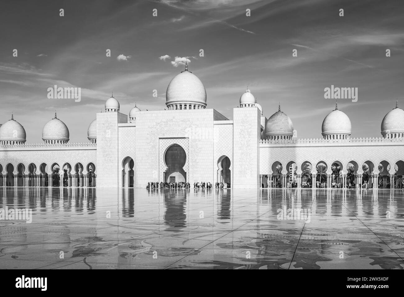 Détail de la Grande Mosquée Sheikh Zayed sur le fond bleu du ciel. Grande mosquée Sheikh Zayed, Abu Dhabi par une journée ensoleillée. Grande mosquée à Abu Dhabi. Voyage Banque D'Images