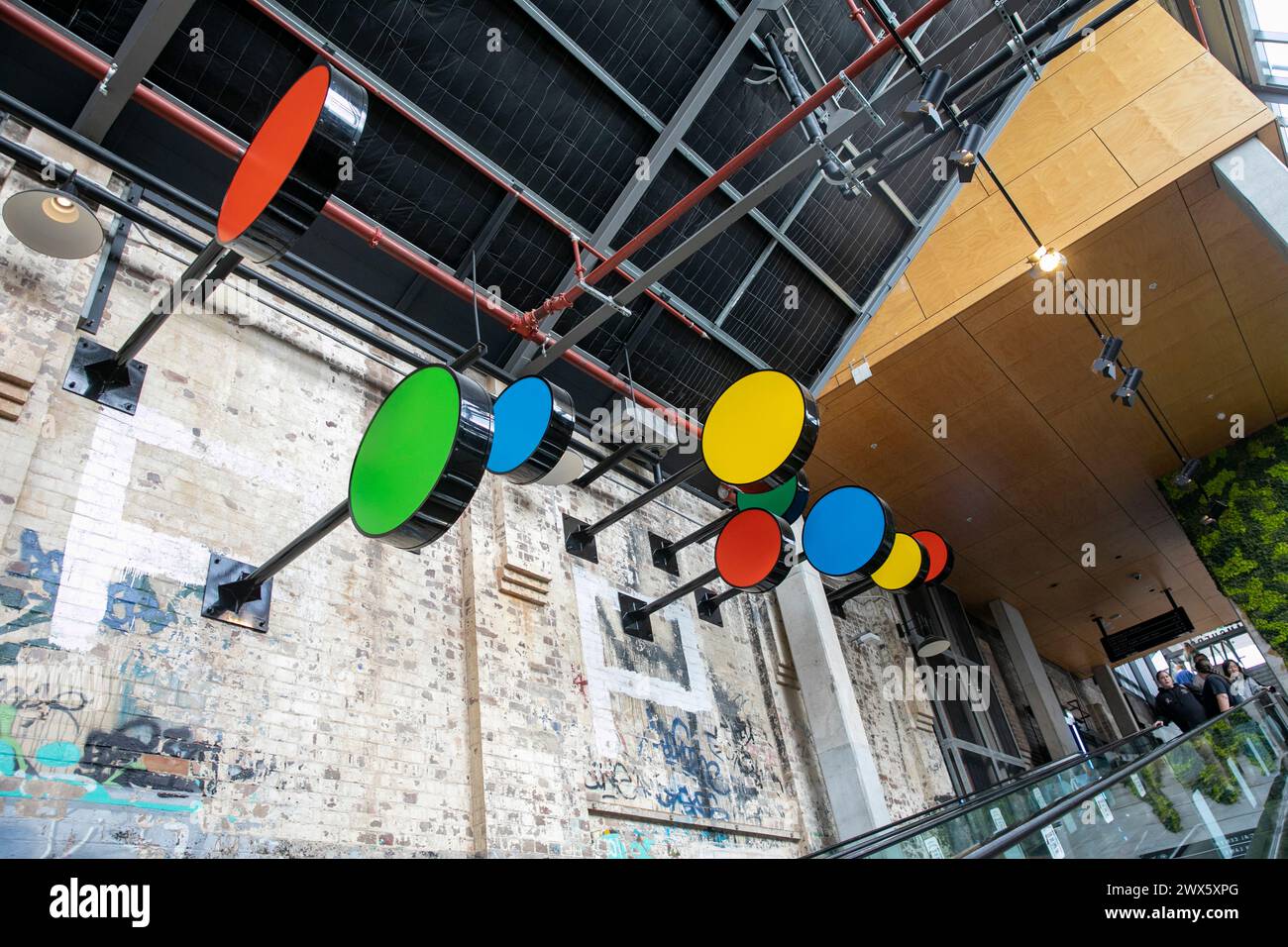 Le tramway de Sydney met à la disposition de la nourriture et des cafés dans le Forest Lodge près de Glebe, conversion de l'ancien dépôt de tramways de Rozelle, aujourd'hui quartier de vente au détail, Sydney, Australie Banque D'Images