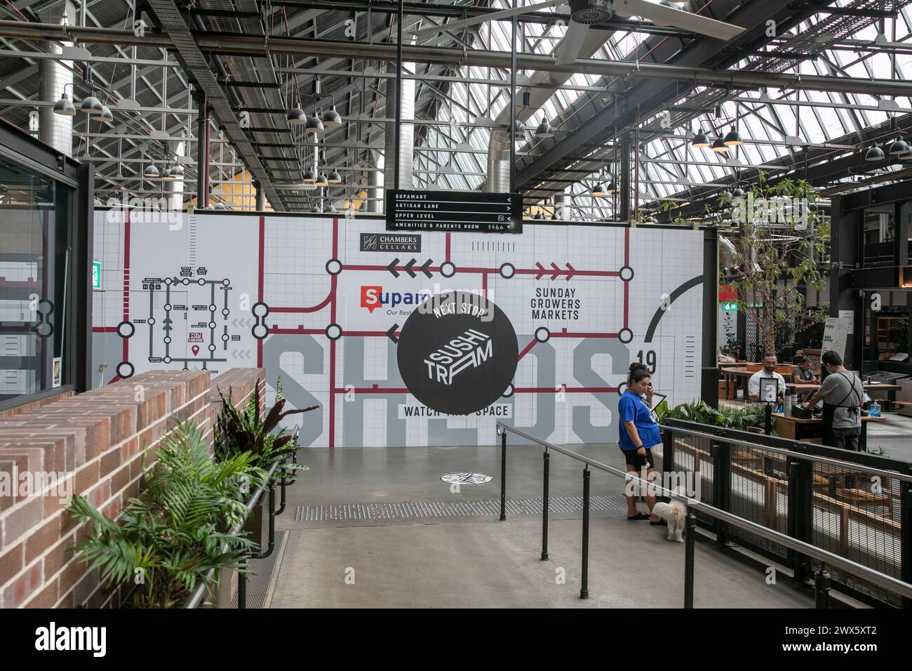 Le tramway de Sydney met à la disposition de la nourriture et des cafés dans le Forest Lodge près de Glebe, conversion de l'ancien dépôt de tramways de Rozelle, aujourd'hui quartier de vente au détail, Sydney, Australie Banque D'Images