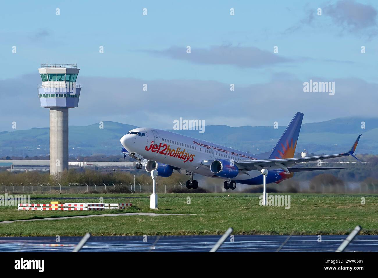 Aéroport John Lennon de Liverpool, Liverpool, Royaume-Uni. 28 mars 2024. Le premier vol Jet2 au départ de l'aéroport John Lennon de Liverpool pour commencer leur nouvelle collaboration avec l'aéroport. Crédit James Giblin/Alamy Live News. Banque D'Images