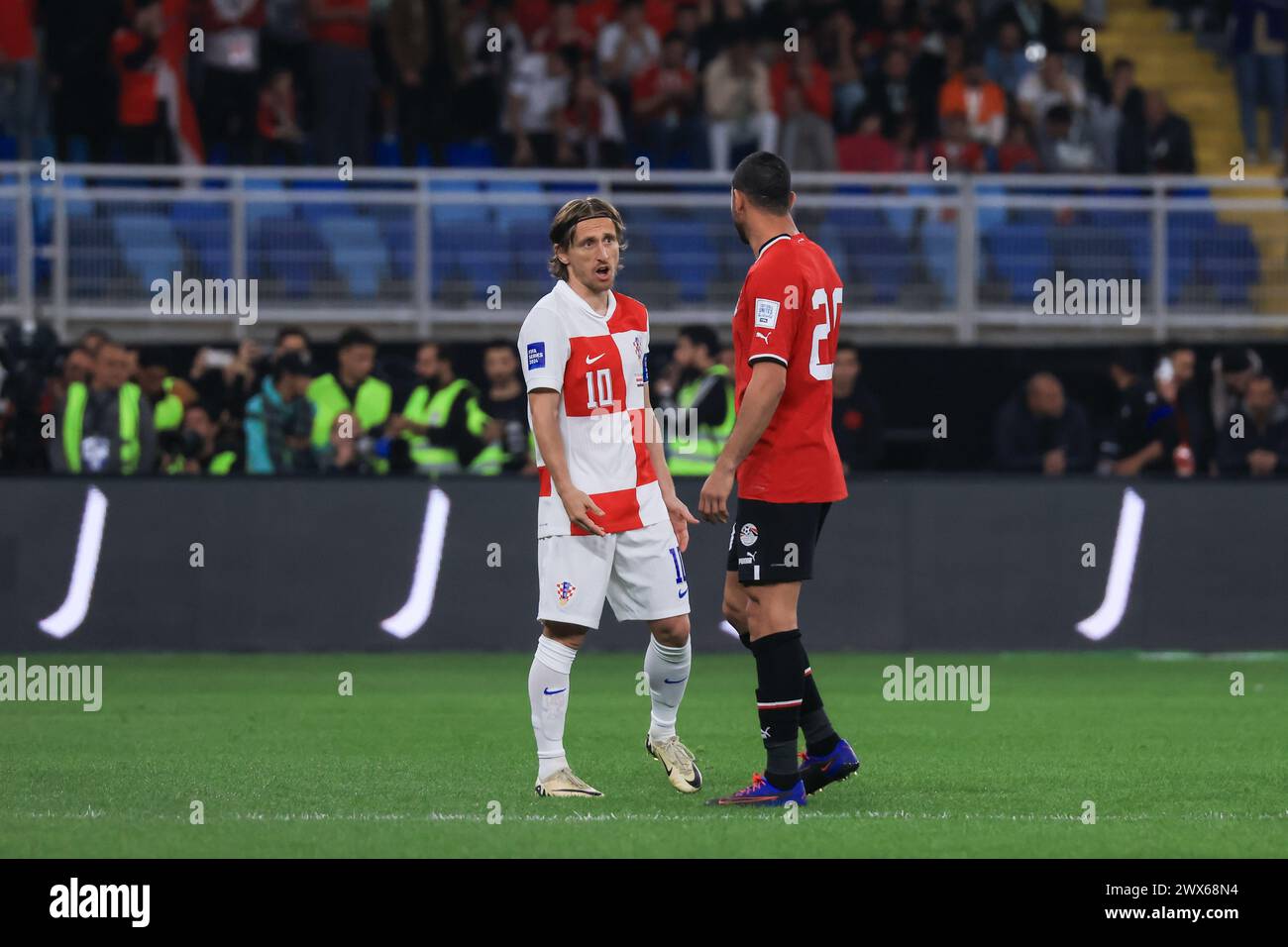 LE CAIRE, EGYPTE - MARS 26 : Luka Modric de Croatie et Afsha d'Egypte lors du match FIFA Series 2024 Egypte entre la Croatie et l'Egypte au New Adminisr Banque D'Images