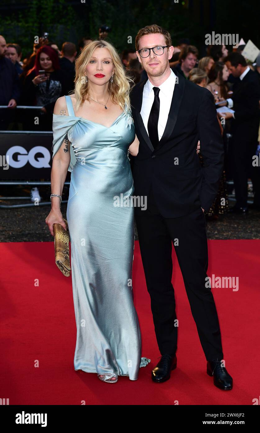 Photo datée du 5/9/2017 de Courtney Love et Nicholas Cullinan assistant aux GQ Men of the Year Awards 2017 qui se sont tenus à la Tate Modern, Londres. Nicholas Cullinan, ancien chef de la National Portrait Gallery, a été nommé nouveau directeur du British Museum. Il remplace Sir Mark Jones, ancien directeur du Victoria and Albert Museum, qui a été nommé directeur par intérim à la suite de la démission de Hartwig Fischer à la suite des vols à l'institution basée à Londres. Date d'émission : jeudi 28 mars 2024. Banque D'Images