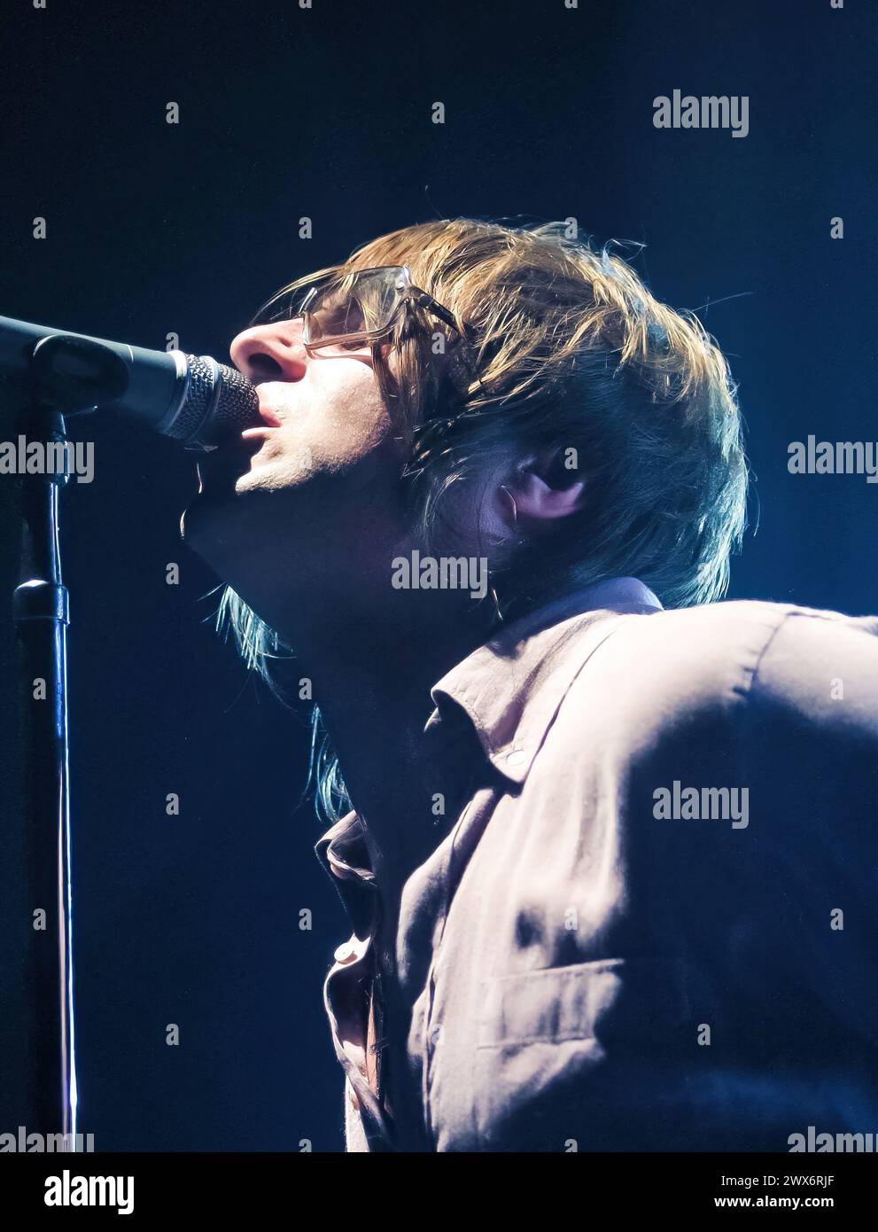 11 octobre 2002-la dernière fois qu'Oasis a joué son propre spectacle à Sydney, au Enmore Theatre, Newtown, Sydney. Liam Gallagher joue. Banque D'Images