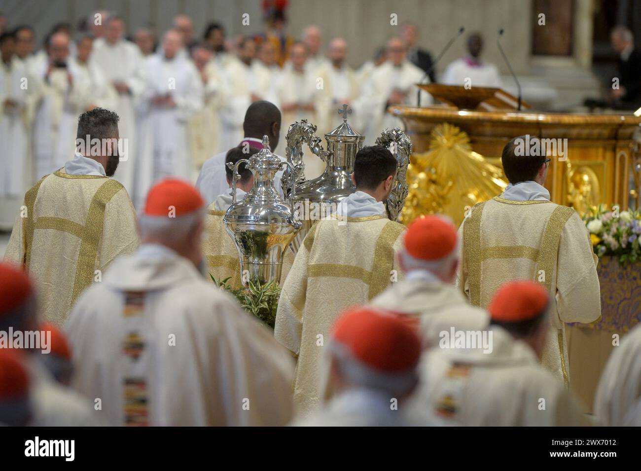 Italie, Rome, Cité du Vatican, 28 mars 2024 : le pape François célèbre la messe du Chrism en signe Basilique Pierre au Vatican photo © Stefano Carofei/Sintesi crédit : AGENZIA SINTESI/Alamy Live News Banque D'Images