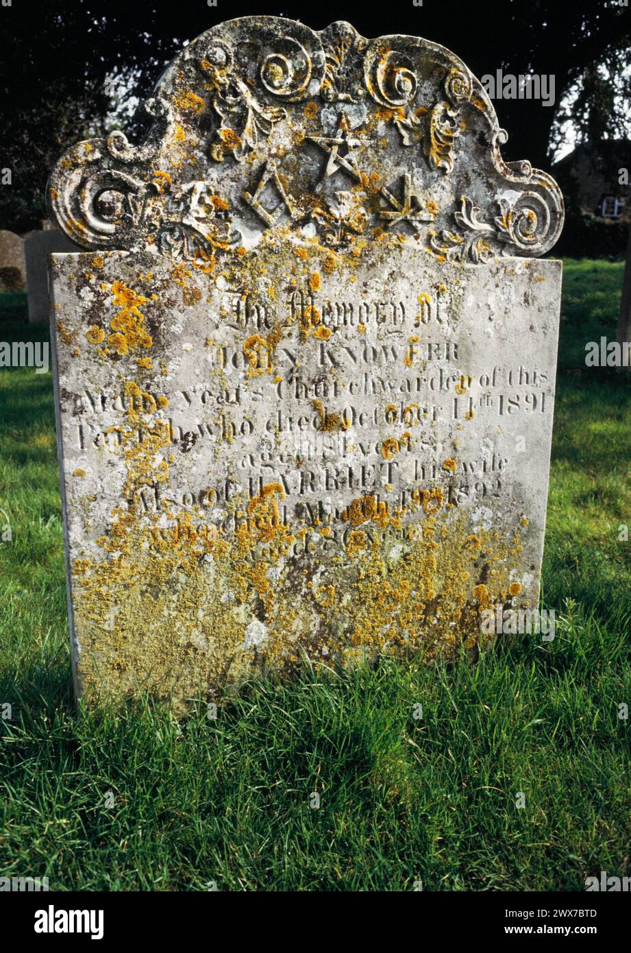 Église St Mary, Chilham, Canterbury, Kent. C19e Franc-maçons Pierre tombale. John Knowler « churchwarden de cette paroisse » et sa femme Harriet Banque D'Images