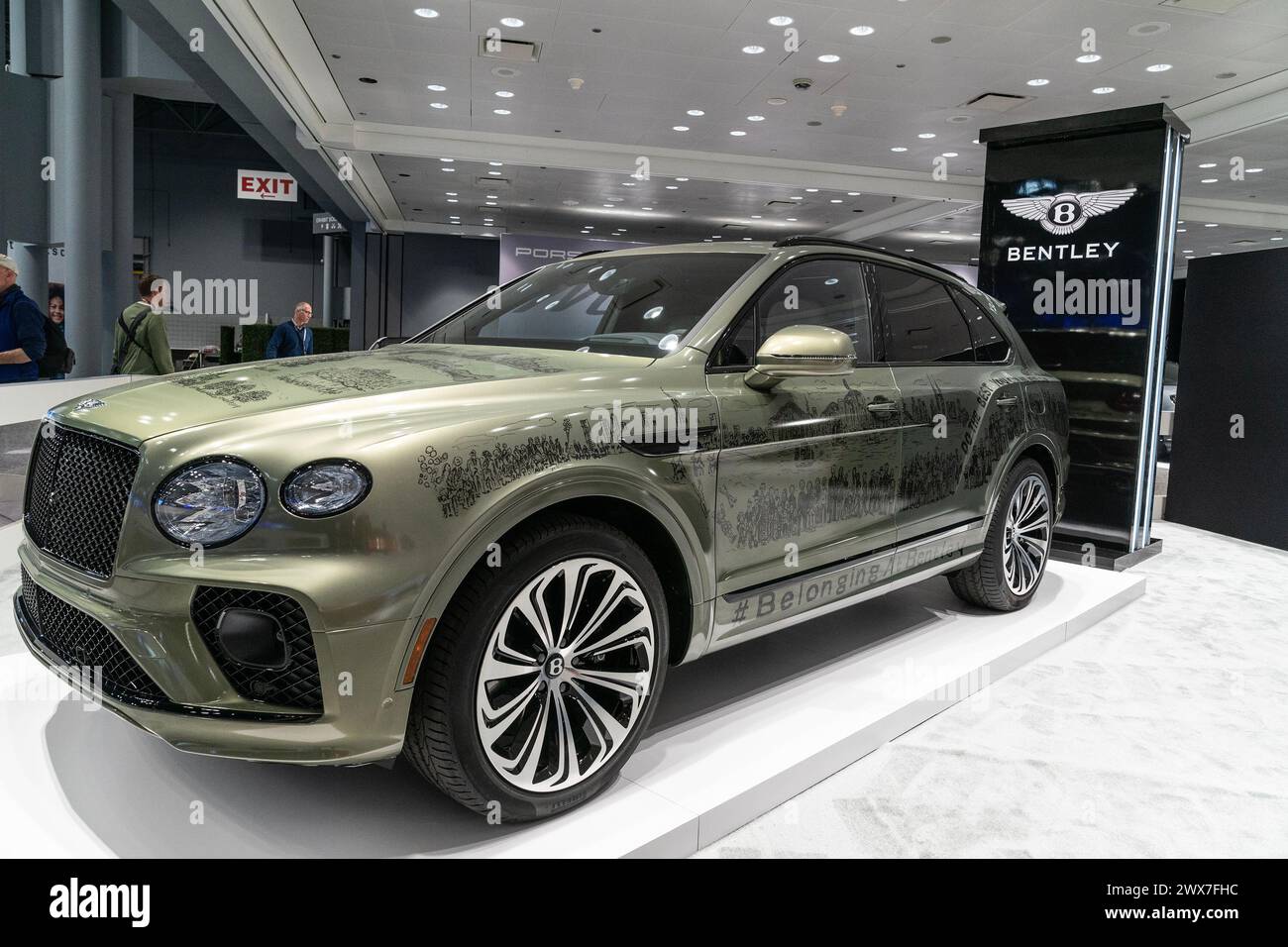 New York, États-Unis. 27 mars 2024. Bentley Bentayga exposé lors de la journée des médias du salon international de l'auto au Jacob Javits Center à New York le 27 mars 2024. (Photo de Lev Radin/Sipa USA) crédit : Sipa USA/Alamy Live News Banque D'Images