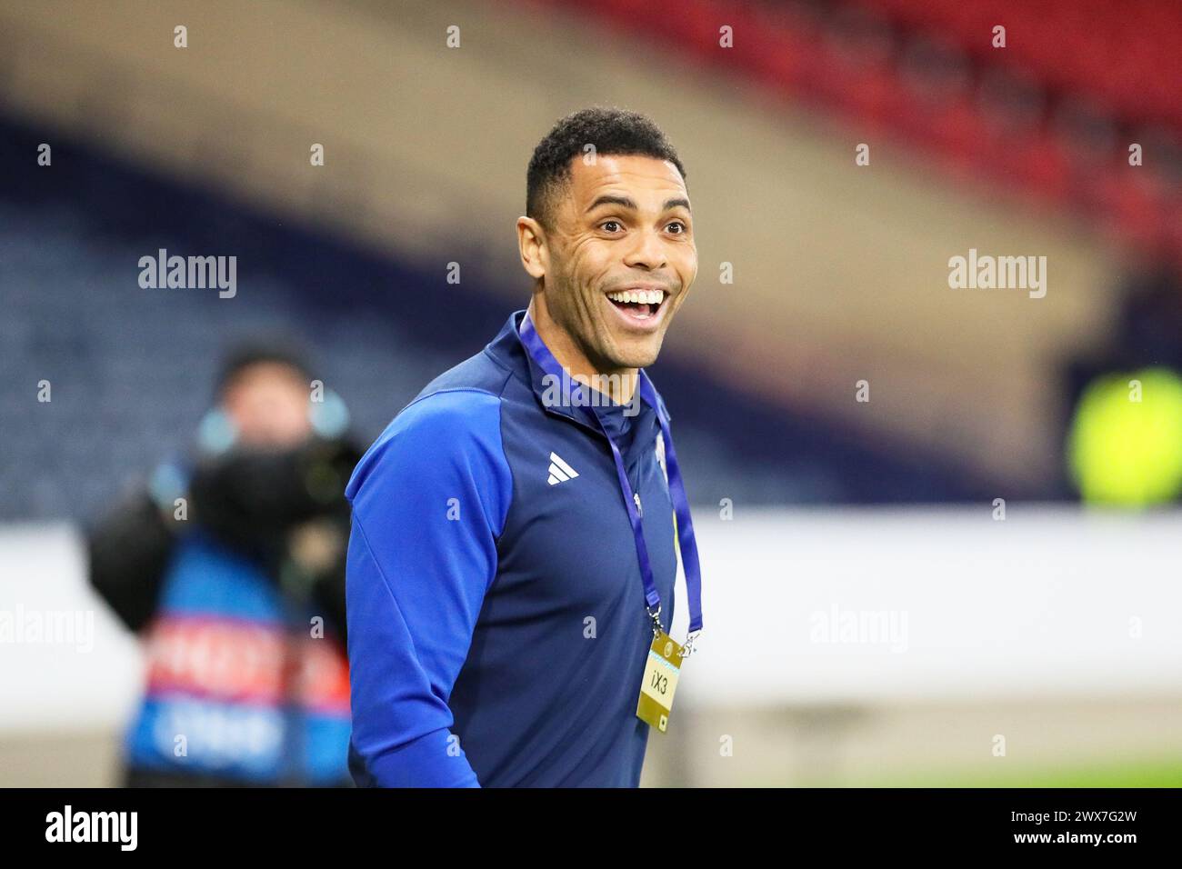 JOSH MAGENNIS, joueur de football professionnel, joue pour l'équipe nationale d'Irlande du Nord. Image prise lors d'une séance d'entraînement et d'échauffement. Banque D'Images