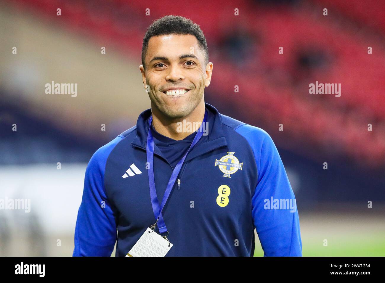 JOSH MAGENNIS, joueur de football professionnel, joue pour l'équipe nationale d'Irlande du Nord. Image prise lors d'une séance d'entraînement et d'échauffement. Banque D'Images