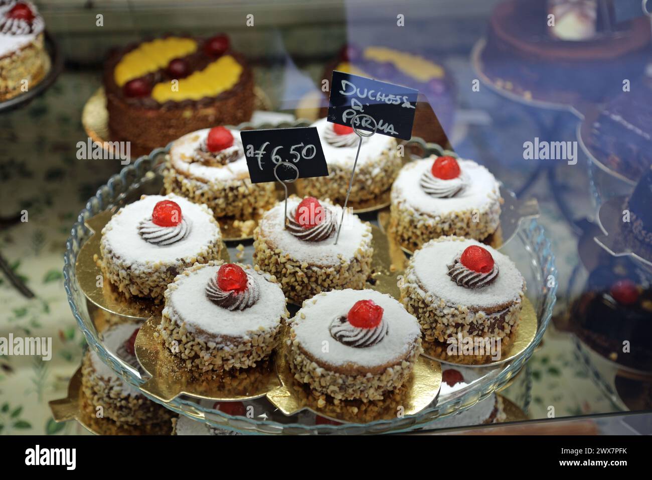 Gâteau traditionnel de la Duchesse en vente à Parme dans la région d'Emilie Romagne en Italie Banque D'Images