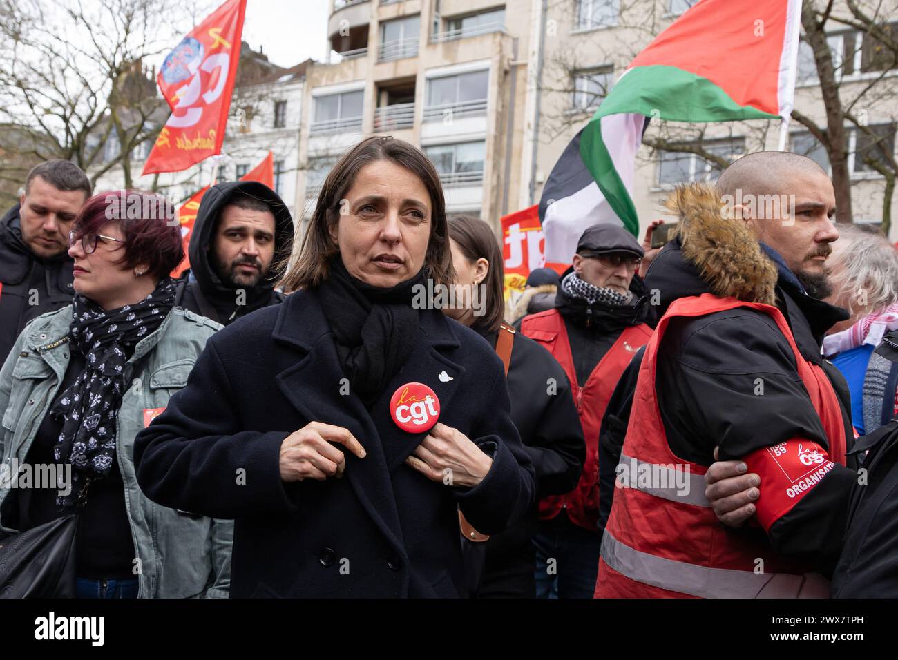 Lille, France. 28 mars 2024. La secrétaire générale de la CGT, Sophie Binet, lors du rassemblement organisé par la CGT en soutien à Jean-Paul Delescaut, secrétaire de l’union départementale du Nord, poursuivi pour « apologie du terrorisme » le 28 mars 2024, devant le tribunal de Lille, France. Photo de Sébastien Courdji/ABACAPRESS.COM crédit : Abaca Press/Alamy Live News Banque D'Images