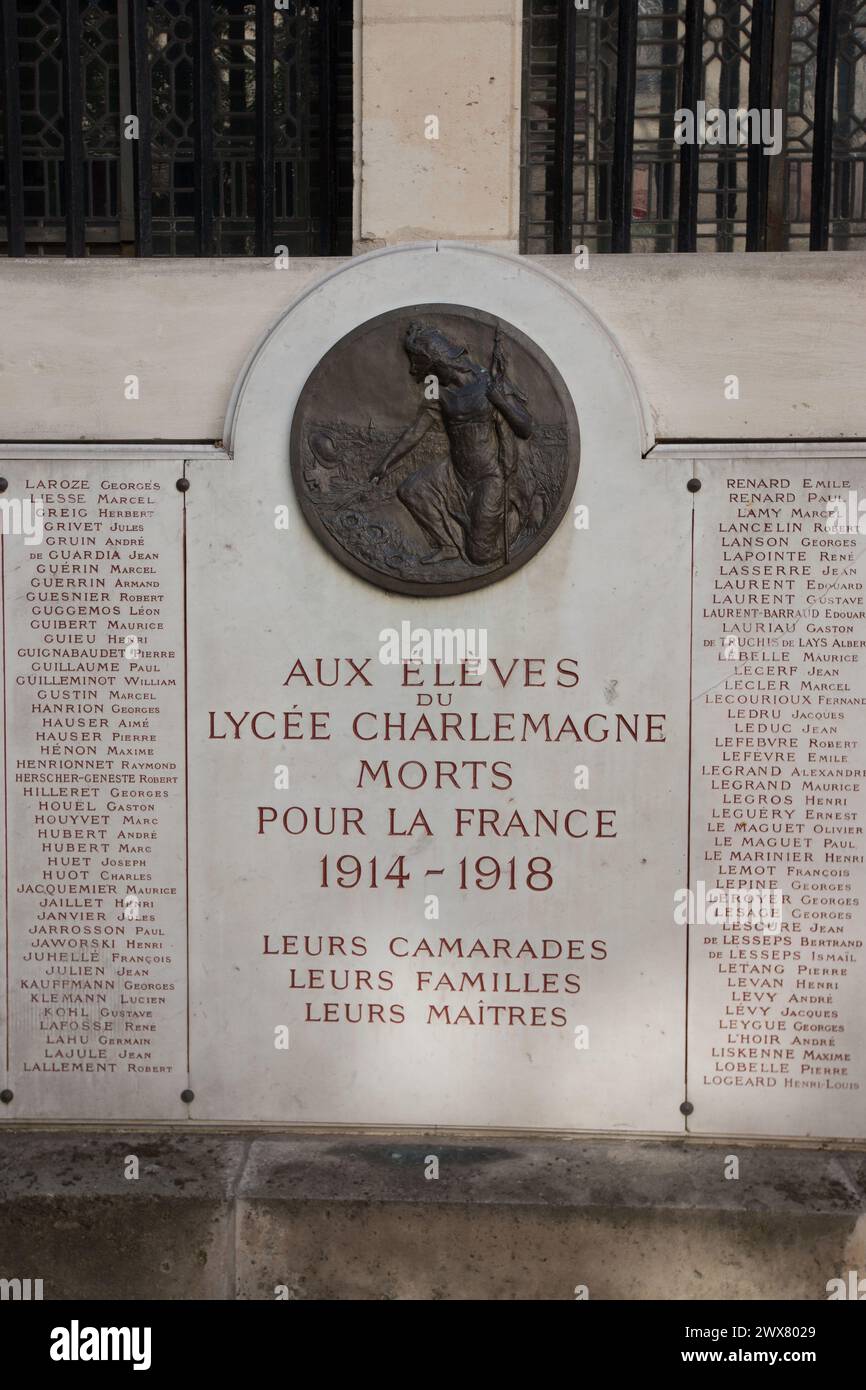 Paris, 14 rue Charlemagne, lycee Charlemagne, première cour attenant à l'église, monument aux morts, Banque D'Images