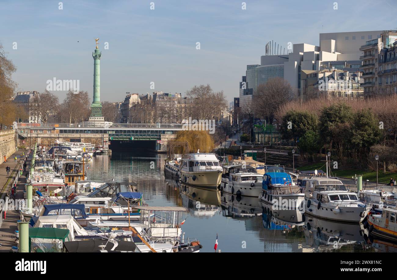 France, région Île de France, Paris 4ème arrondissement, bassin de l'Arsenal (Port de l'Arsenal), bateaux amarrés, Banque D'Images