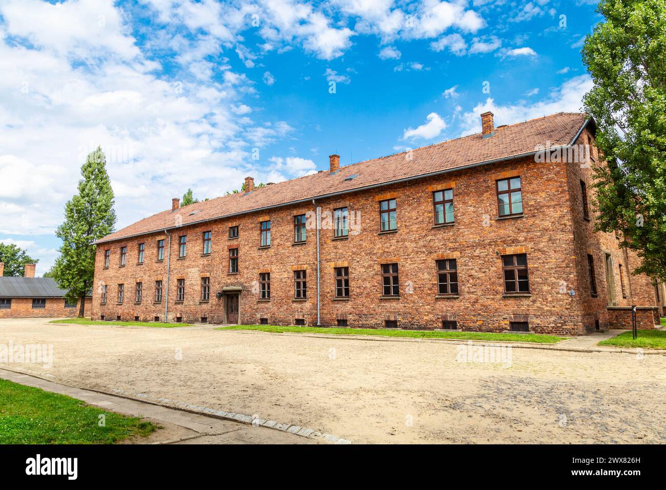 Une des nombreuses casernes de prisonniers du camp de concentration d'Auschwitz I, Pologne Banque D'Images