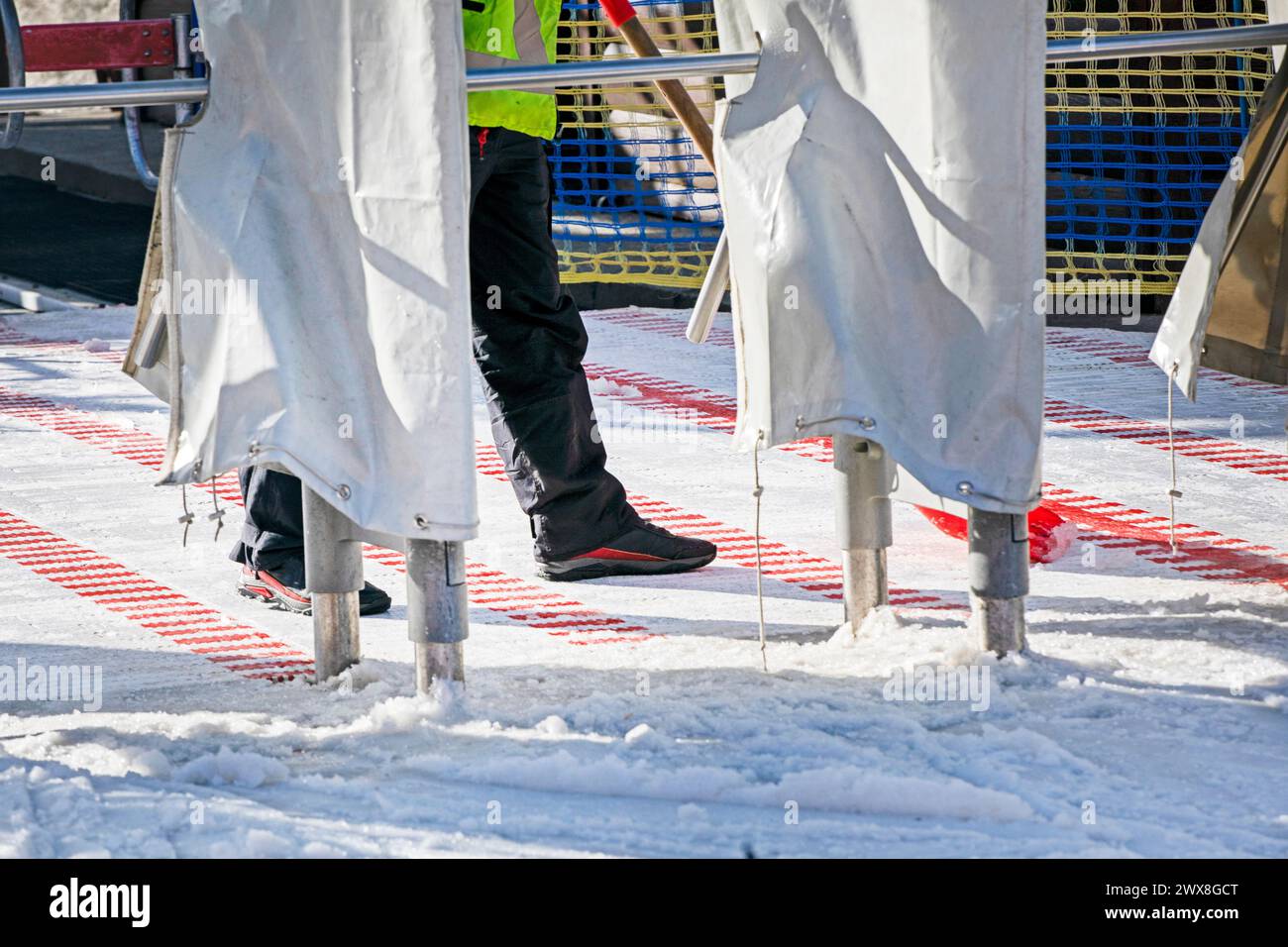 fermeture des cols pour le remontée mécanique en bas de la piste de ski. Loisirs actifs et service Banque D'Images