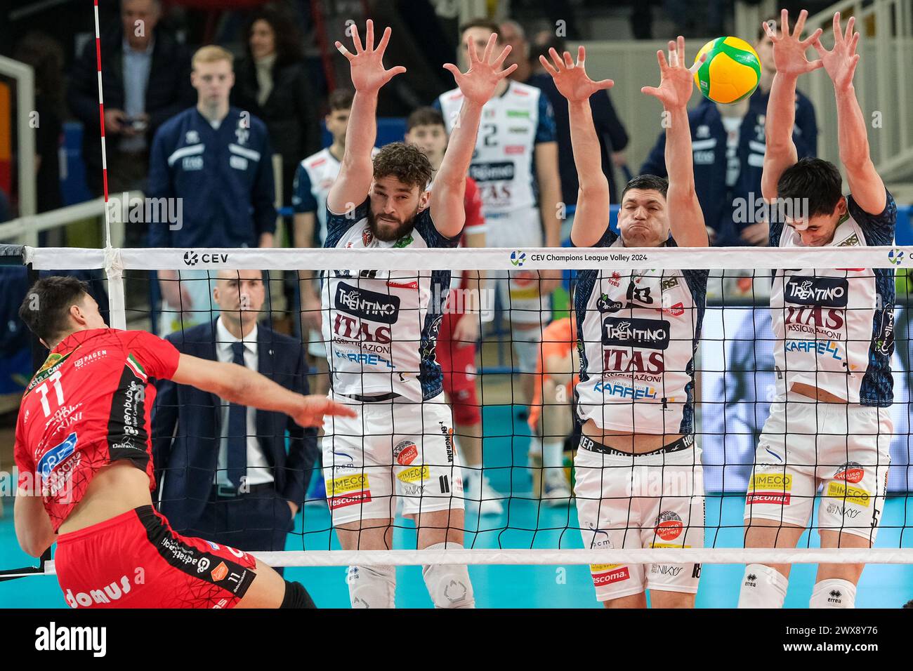 ITAS Trentino VS Cucine Lube Civitanova - Round 1 des demi-finales de la CEV Men's volley Champions League 2023/2024 Banque D'Images