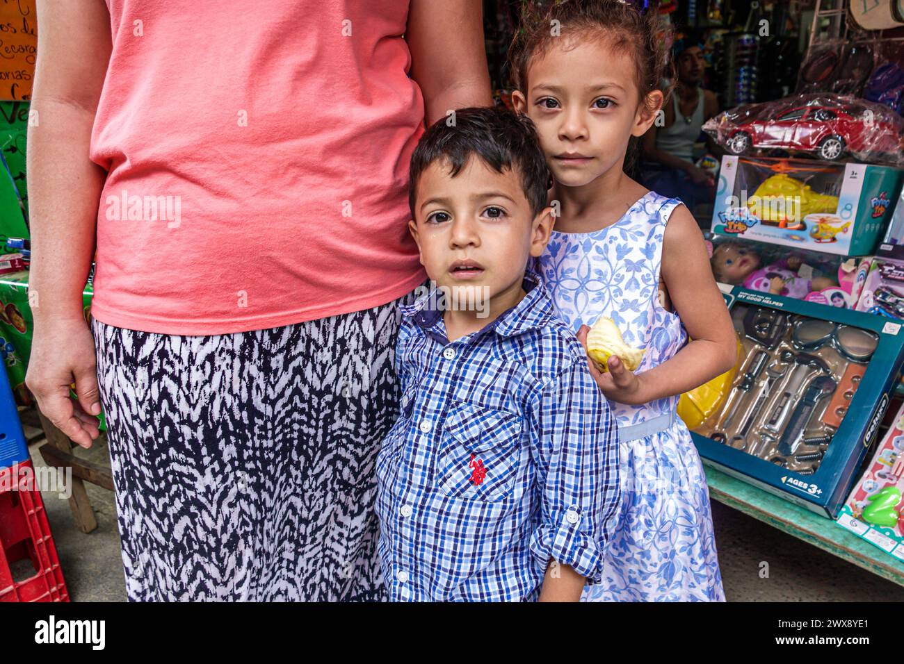 Port Roatan Honduras,Coxen Hole,Bay Islands,main Street,hispanique Latin Latino hispanique Latins Latinos,ethnicité,enfant enfance,Kid k Banque D'Images