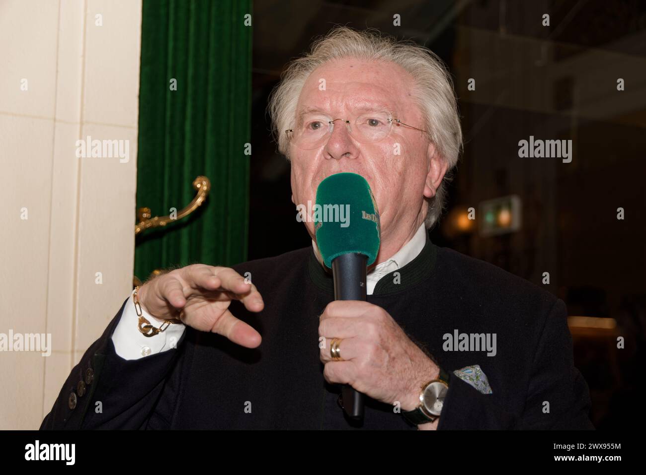 Paris, France. 28 mars 2024. Alain Duault, Président du jury des prix Pelleas, intervient lors du Prix Pelleas-Radio classique 2024 aux deux Magots le 28 mars 2024 à Paris. Crédit : Bernard Menigault/Alamy Live News Banque D'Images