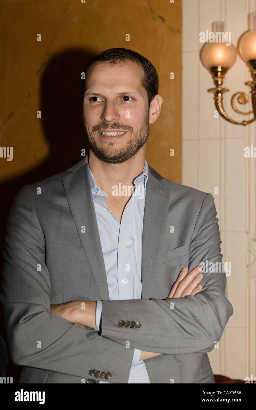 Paris, France. 28 mars 2024. Charlie Roquin pour son livre « les maîtres de Bayreuth » lauréat du Prix Pelleas-Radio classique 2024 aux deux Magots le 28 mars 2024 à Paris. Crédit : Bernard Menigault/Alamy Live News Banque D'Images