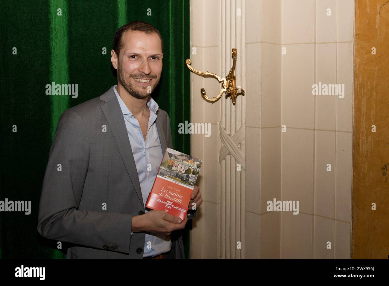 Paris, France. 28 mars 2024. Charlie Roquin pour son livre « les maîtres de Bayreuth » lauréat du Prix Pelleas-Radio classique 2024 aux deux Magots le 28 mars 2024 à Paris. Crédit : Bernard Menigault/Alamy Live News Banque D'Images