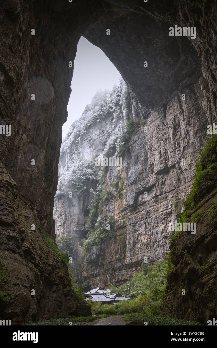 Patrimoine mondial de l'UNESCO du parc géologique national du Karst de Wulong à Chongqing, Chine, Chongqing Wulong ancien pont naturel zone panoramique. Banque D'Images