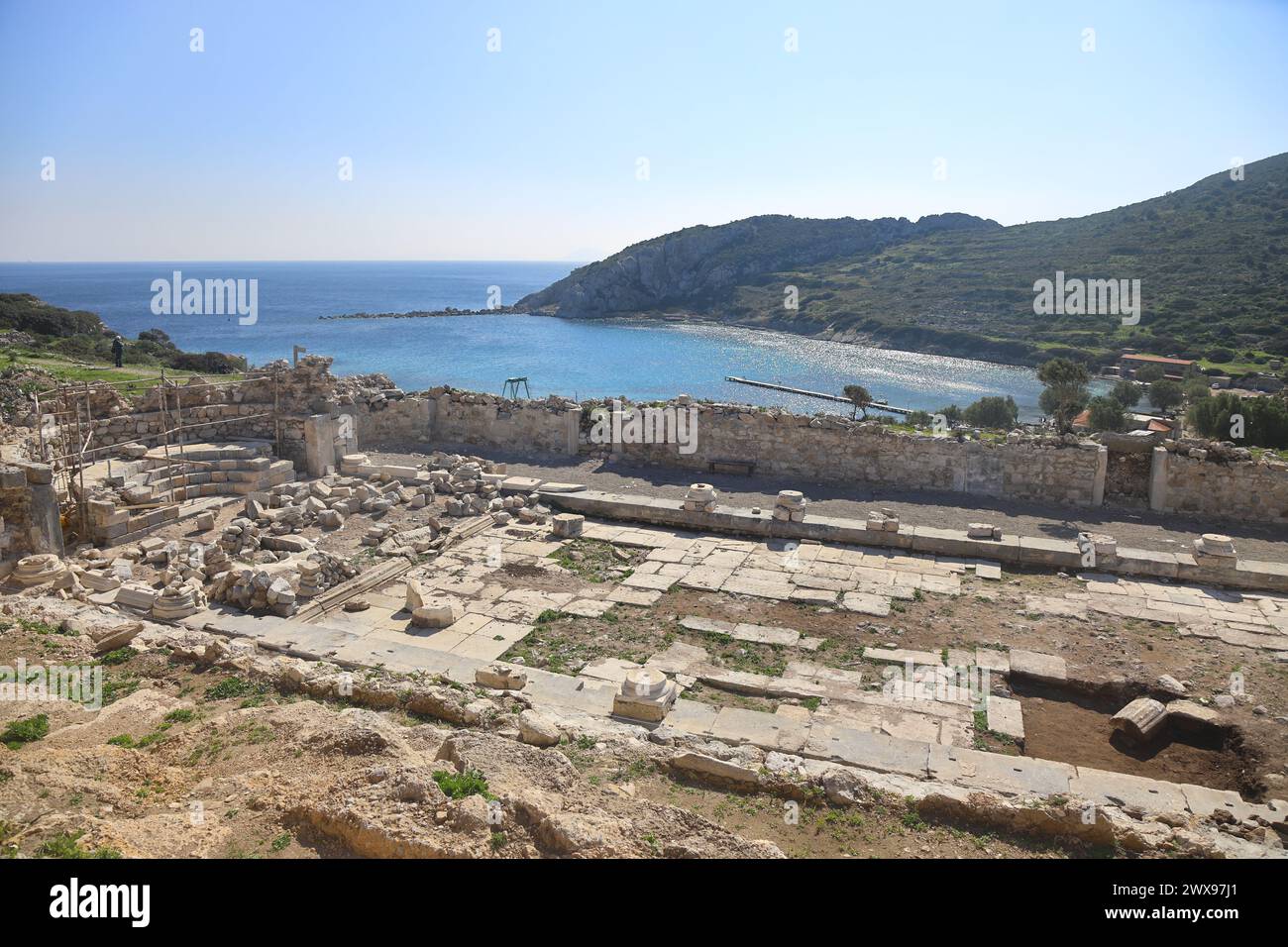 Datca, Türkiye. 18 février 2024 : ruines antiques dans l'ancienne ville de Knidos. Paysage avec des ruines antiques. Banque D'Images