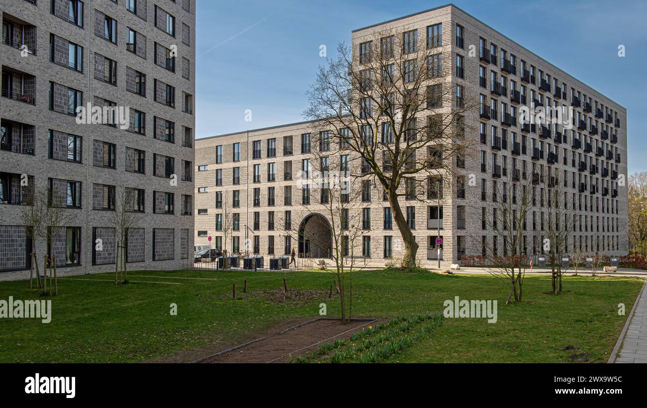 Façades avec balcons des appartements nouvellement construits. 1700 appartements locatifs (en partie sociaux, mais aussi occupés par leur propriétaire) ont été construits en 2023. Banque D'Images