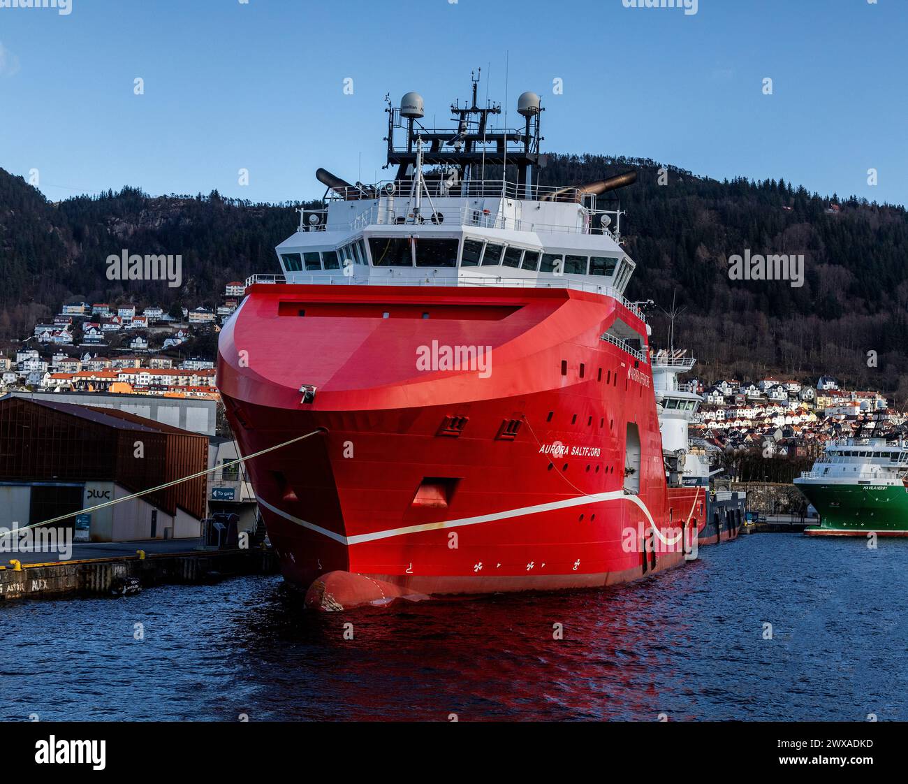 Navire de ravitaillement offshore AHTS Aurora Saltfjord, au quai Skolten à bergen, Norvège. Banque D'Images