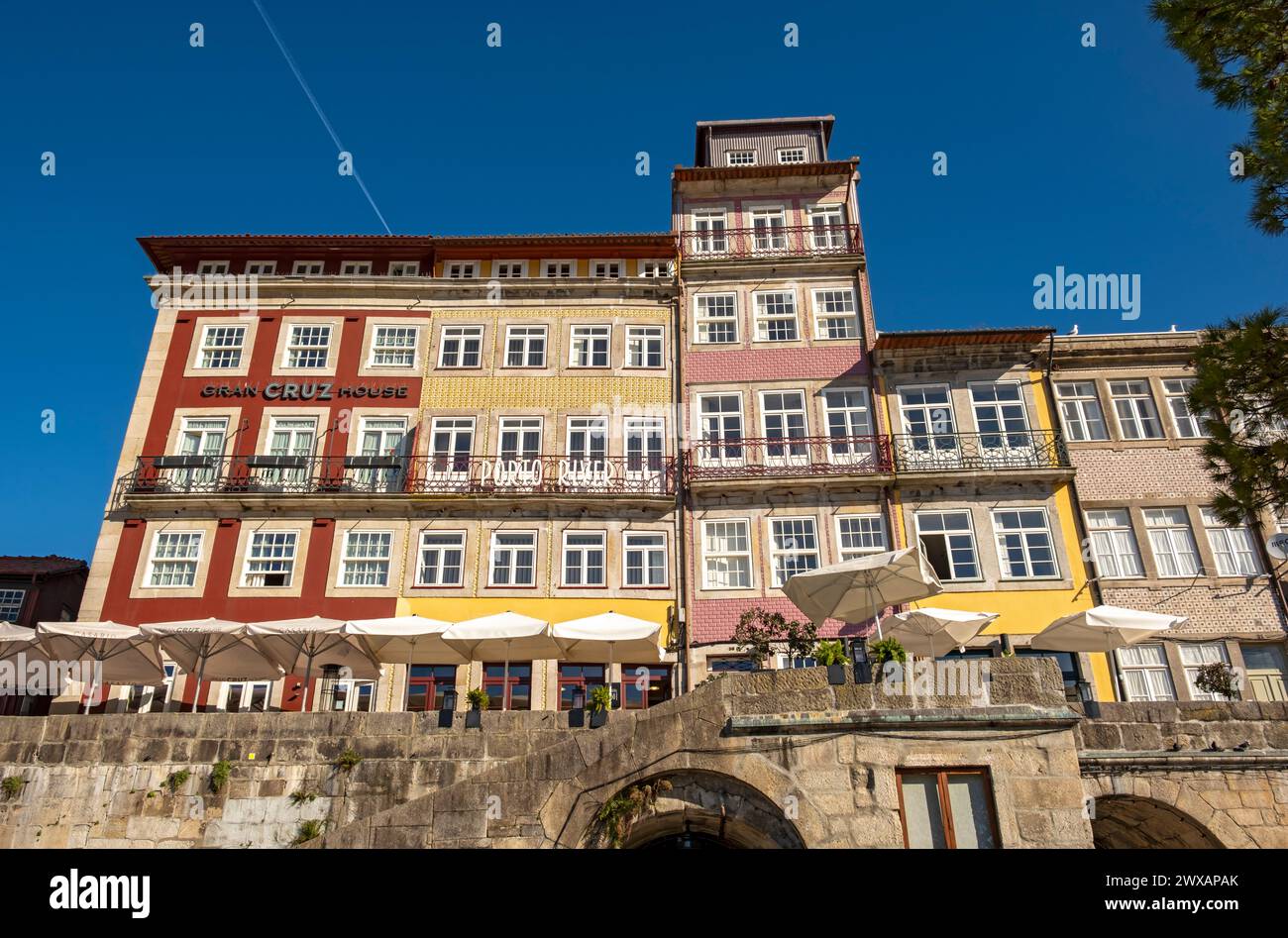 Maisons colorées, Cais da Ribeira, Porto, Portugal Banque D'Images