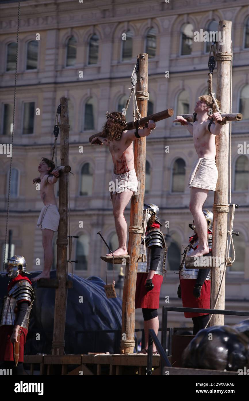 La passion de Jésus, un événement théâtral retraçant les derniers jours de Jésus, a lieu à Trafalgar Square le vendredi Saint, dans le cadre du week-end de Pâques. Crédit : Roland Ravenhill/Alamy Banque D'Images