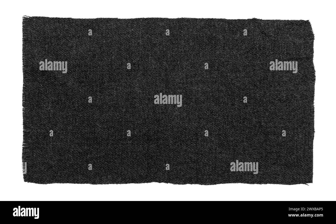Un morceau de tissu noir déchiré sur un fond blanc. Isolat textile Banque D'Images