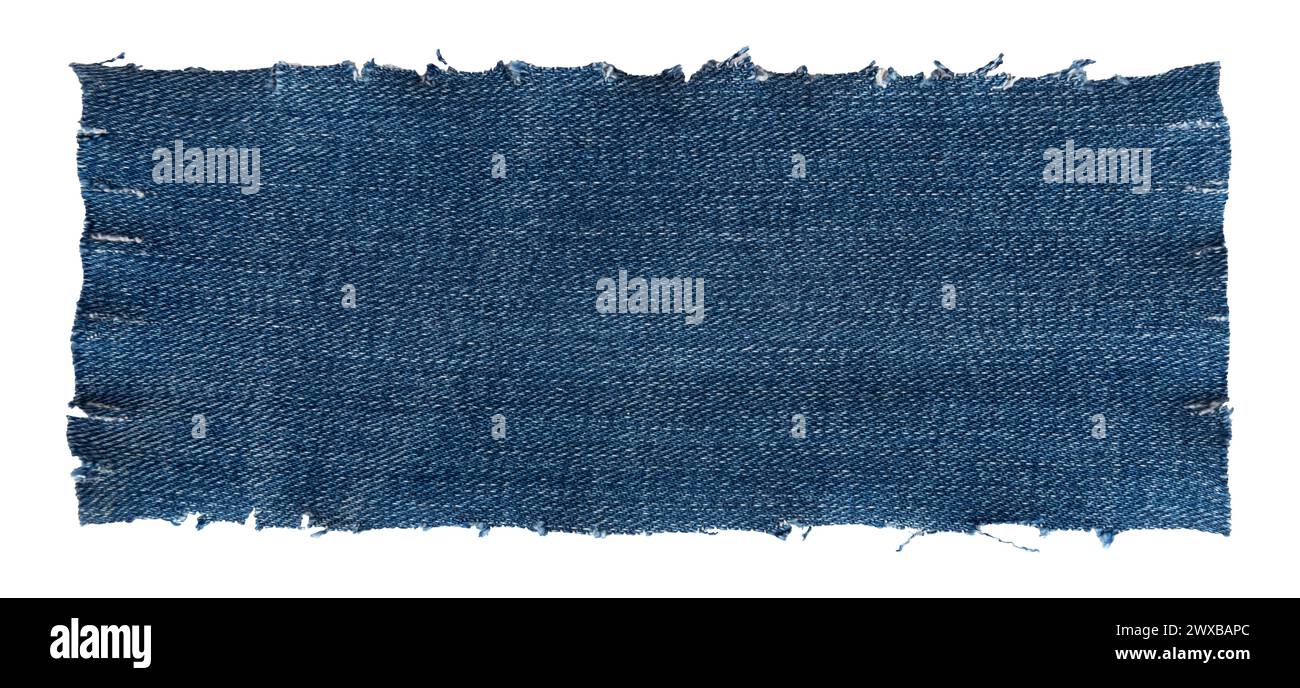 Morceau de denim déchiré sur un fond blanc. Texture denim Banque D'Images Morceau de denim déchiré sur un fond blanc. Texture denim Banque D'Images
