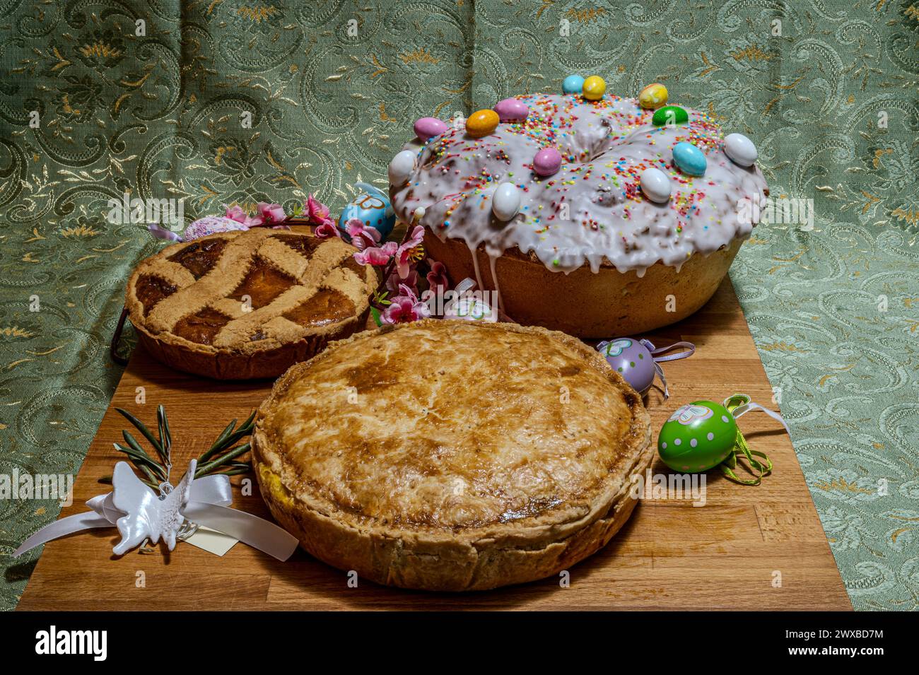 La pizza Chiena est un plat rustique typique napolitain, la pastiera de blé dur et le casatiello sucré. Ils représentent le mieux la tradition culinaire de Banque D'Images