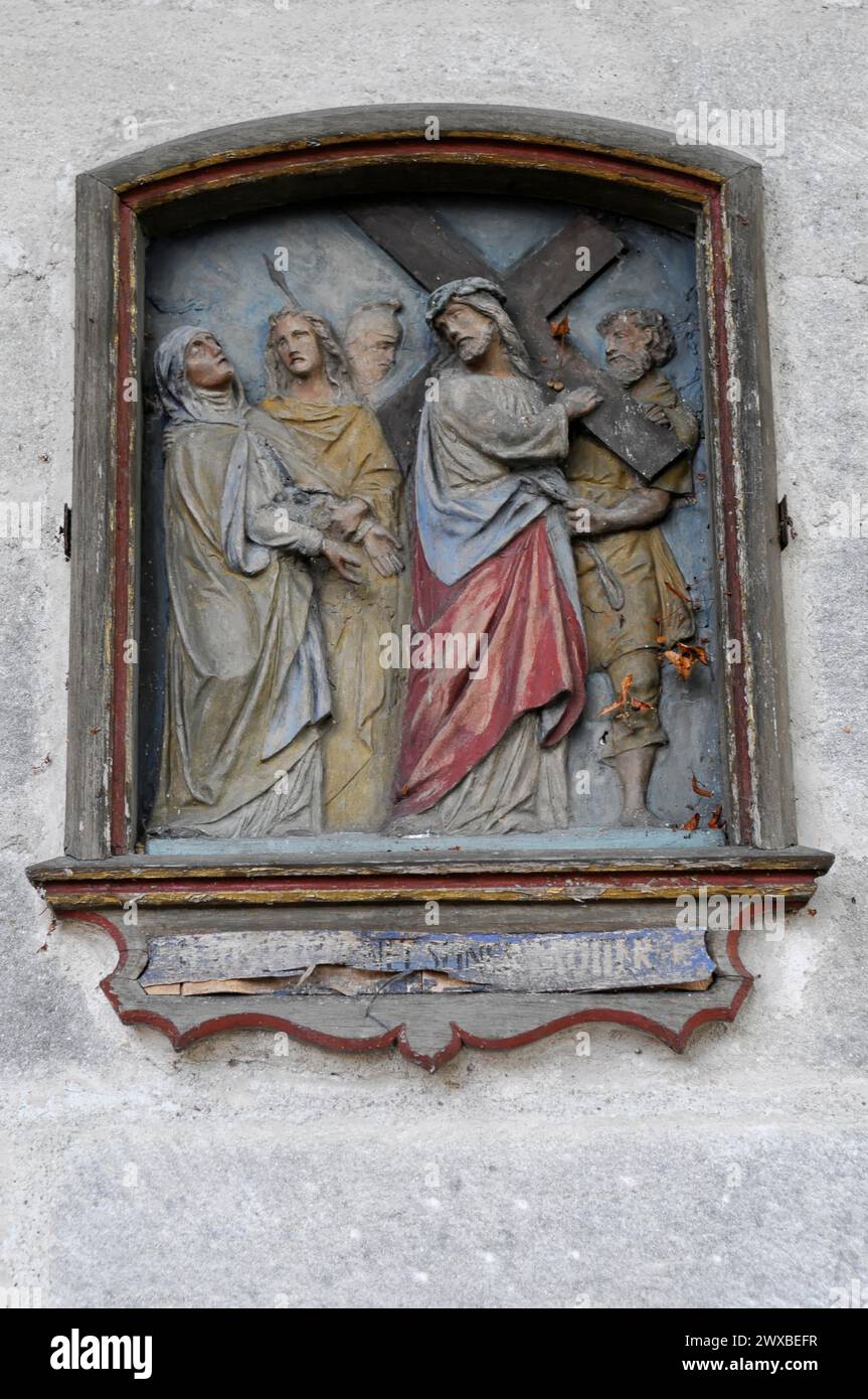 Lieu de pèlerinage de Saint Salvator, représentation en relief de la crucifixion de Jésus avec des disciples sur un mur, Saint Salvator, Schwaebisch Gmuend Banque D'Images