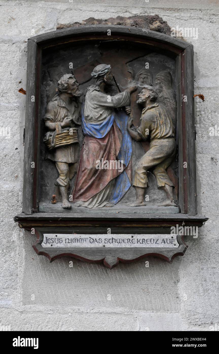Lieu de pèlerinage Saint Salvator, relief historique représentation de Jésus reprenant la croix, Saint Salvator, Schwaebisch Gmuend, Bade-Wuerttemberg Banque D'Images