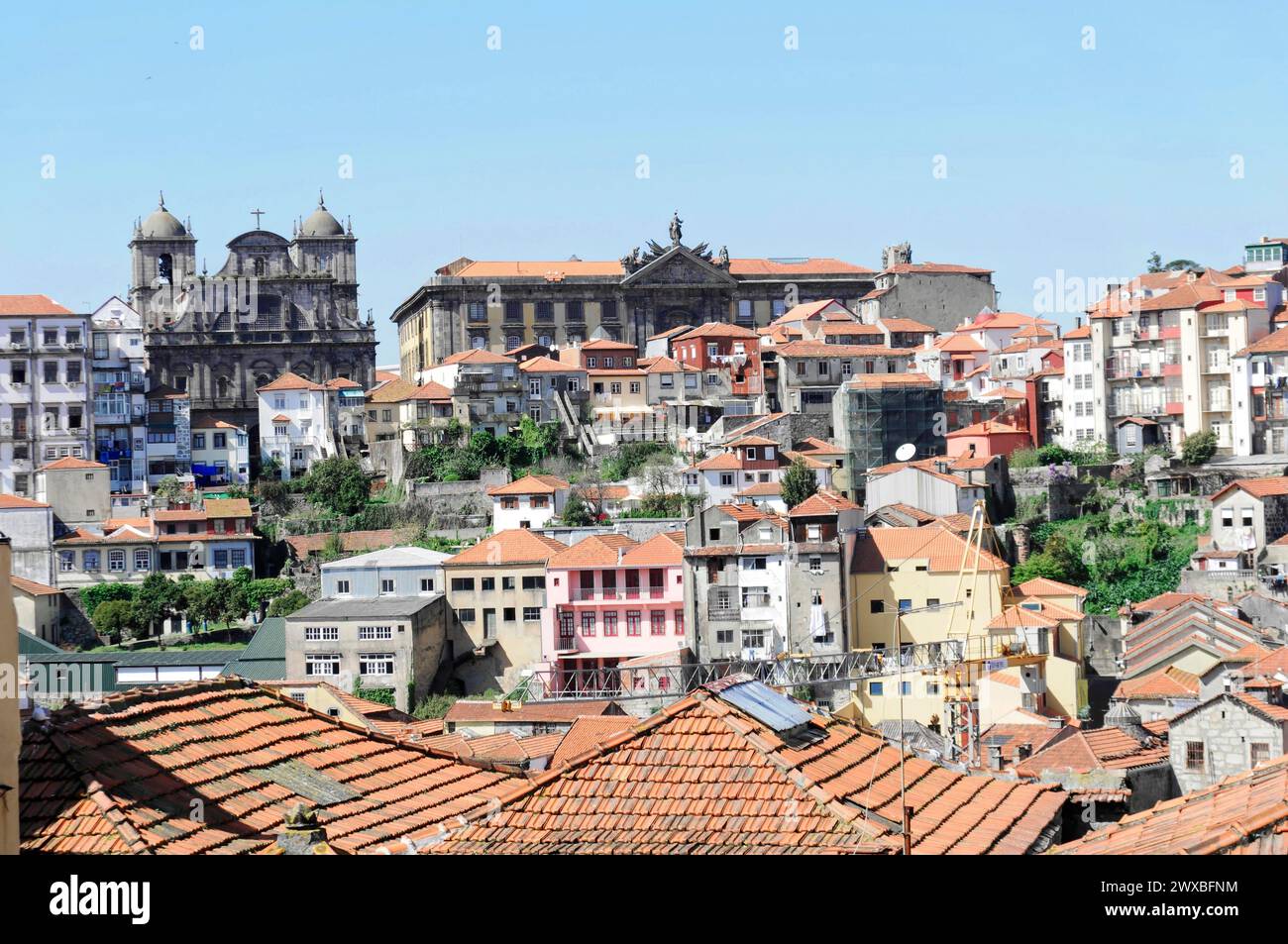 Vieille ville de Porto, vue sur les bâtiments traditionnels et les églises dans une vieille ville, Porto, Nord du Portugal, Portugal Banque D'Images