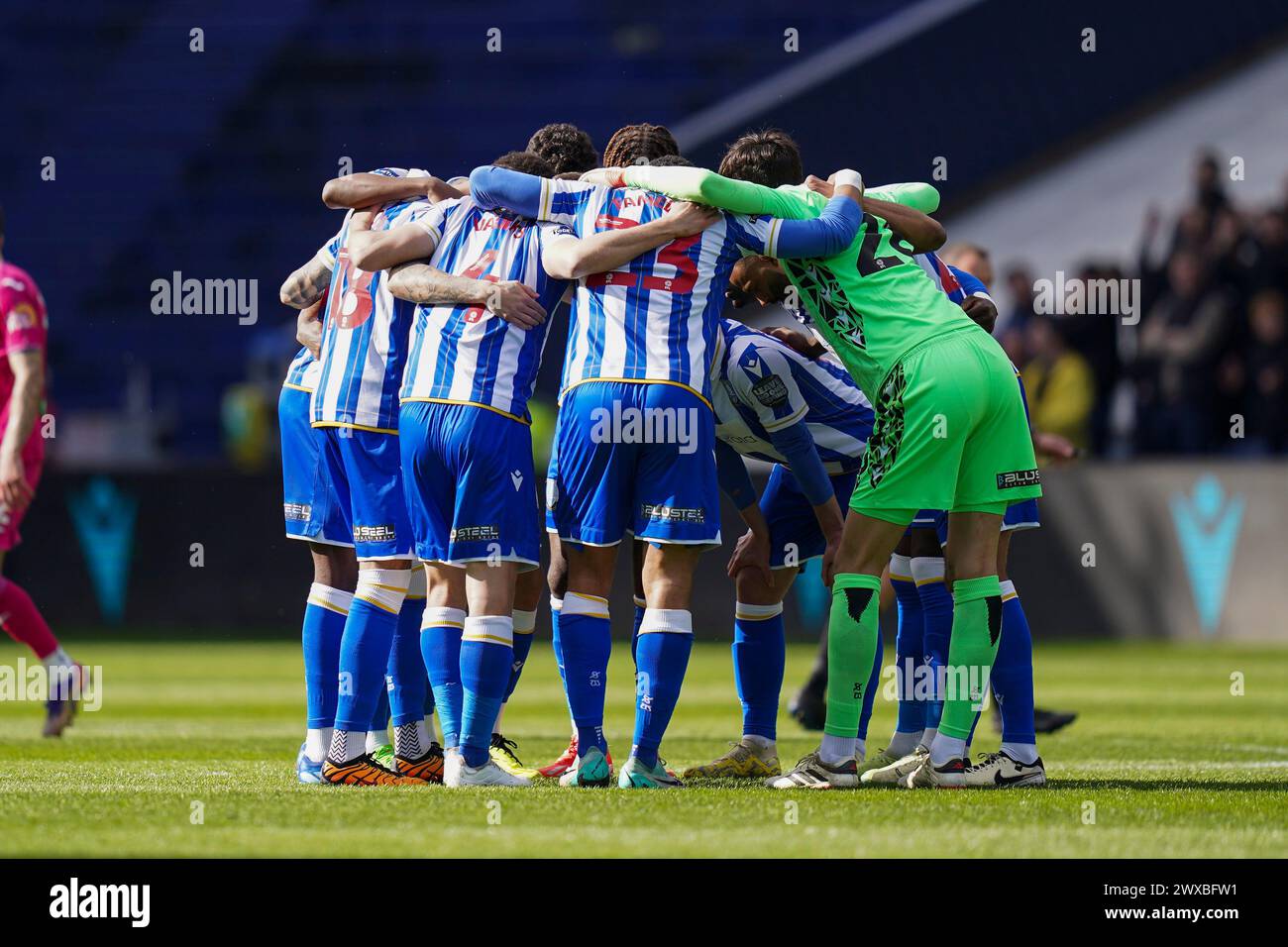 Sheffield, Royaume-Uni. 29 mars 2024. Sheffield Wednesday Team Cuddle pendant le Sheffield Wednesday FC vs Swansea City AFC Sky Bet EFL Championship match au Hillsborough Stadium, Sheffield, Angleterre, Royaume-Uni le 29 mars 2024 Credit : Every second Media/Alamy Live News Banque D'Images
