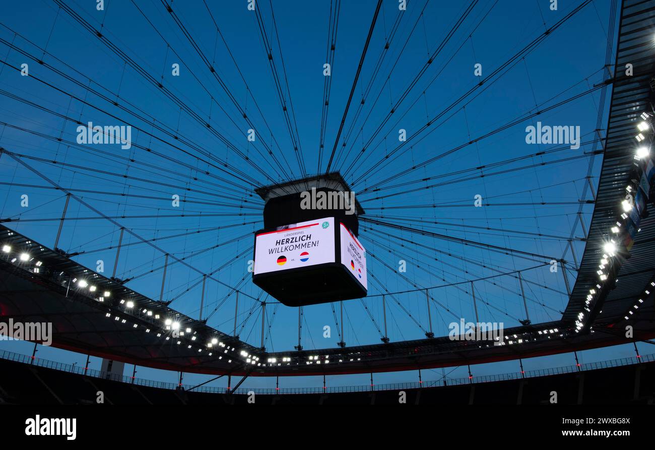 Cube vidéo, construction de câble en acier, bienvenue, heure bleue, ciel, match international Allemagne GER v. pays-Bas NED, Deutsche Bank Park, stade Banque D'Images