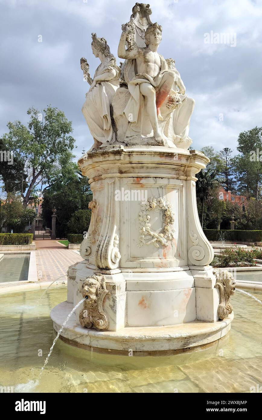 Fontaine four Seasons dans les jardins du palais marques de Pombal, Oeiras, Lisbonne, Portugal Banque D'Images