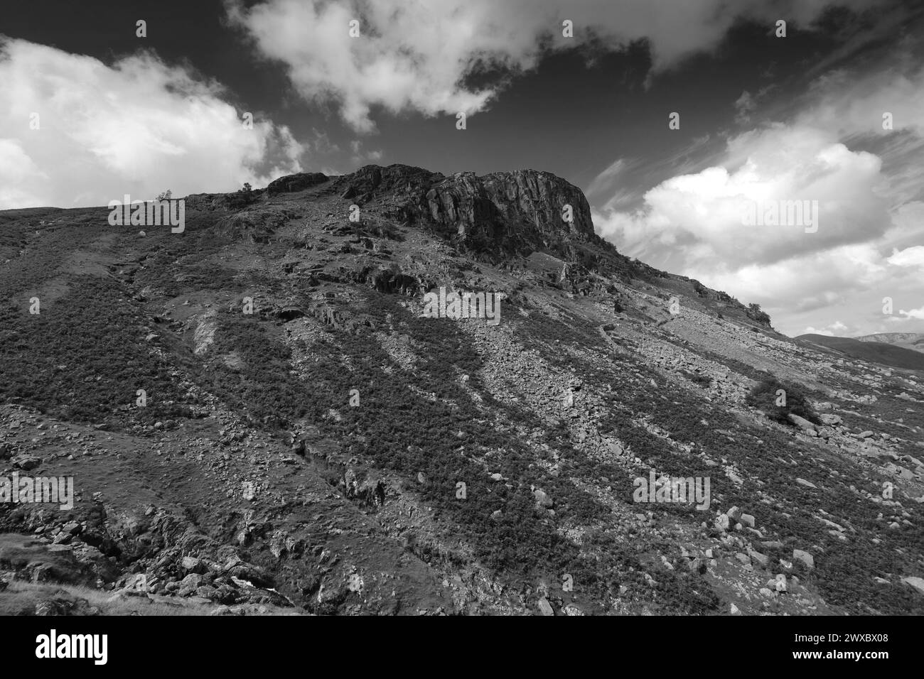 Vue sur Eagle Crag Fell, Stonethwaite Valley, Allerdale, Lake District National Park, Cumbria, Angleterre, Royaume-Uni Eagle Crag est l'un des 214 Wainwright F. Banque D'Images