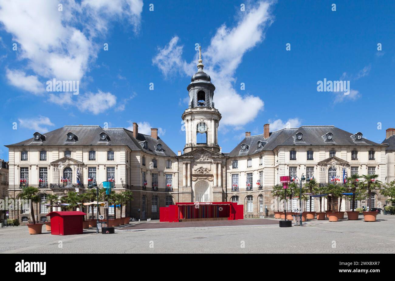 Rennes, France - juillet 30 2017 : L'hôtel de ville de Rennes (en français : Hôtel de ville de Rennes) a été construit de 1734 à 1743 par Jacques V Gabriel à la suite de l'ouvrage Banque D'Images