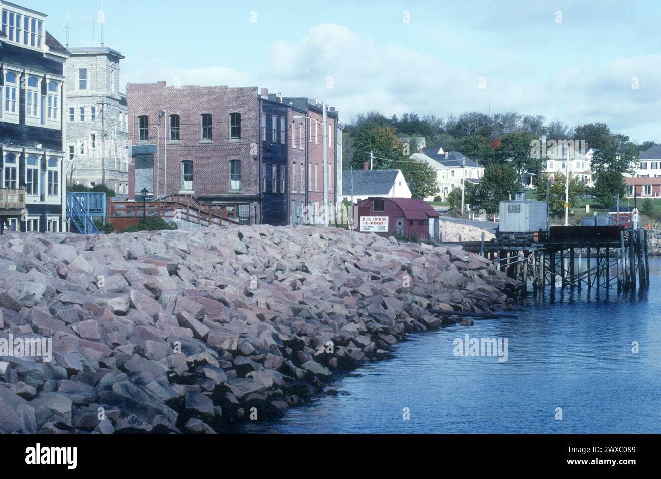 Vue d'archives des années 1990 du front de mer à Eastport, Maine. Banque D'Images
