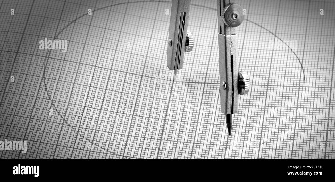 Les compas et un cercle peints sur du papier millimétré Banque D'Images