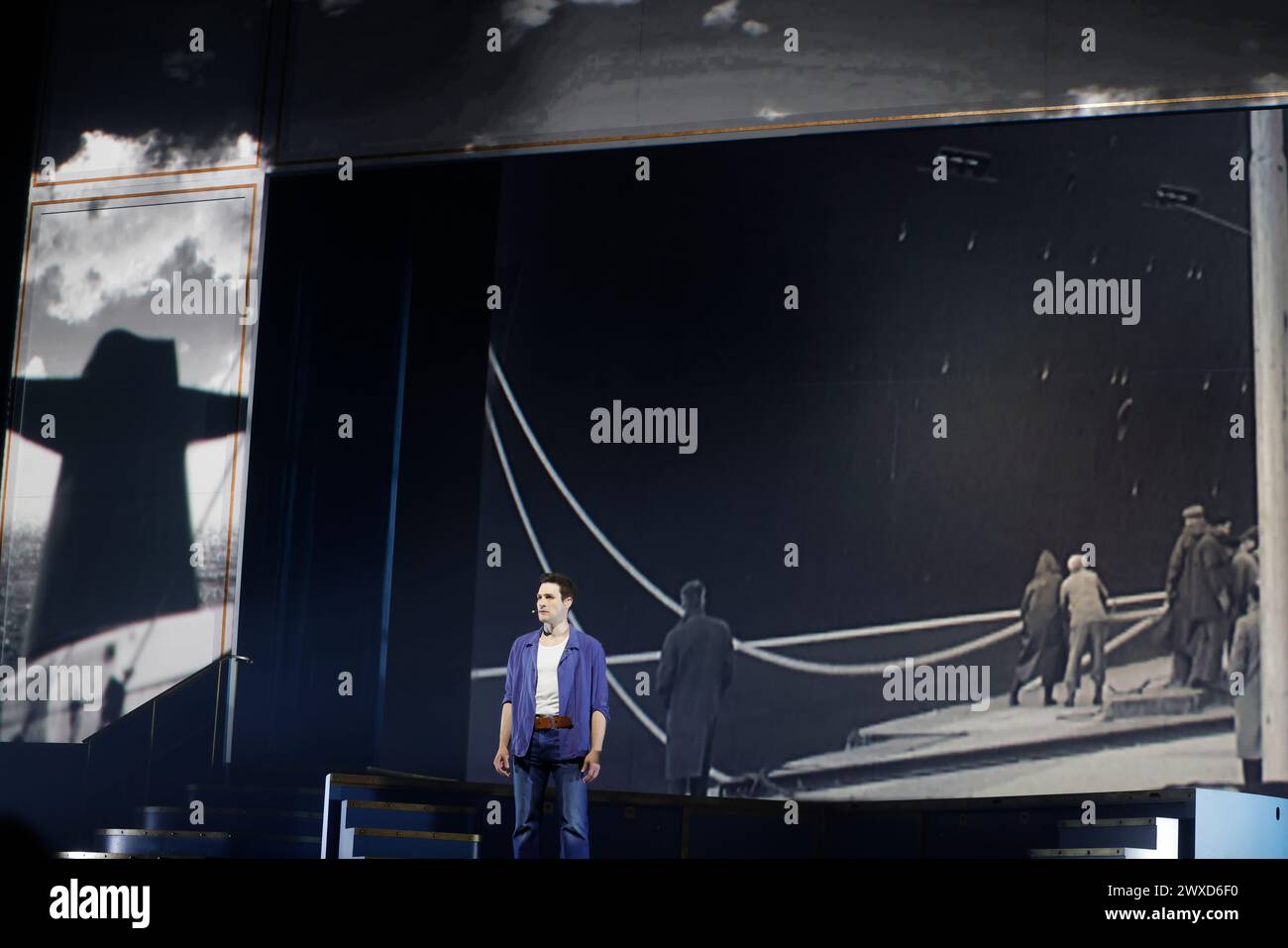 Limoges, France. 29 mars 2024. Comédie musicale je VAIS T’AIMER (je VOUS AIMERAI), un spectacle « événementiel » qui rassemble toutes les générations. Limoges, France. 29 mars 2024. Le spectacle est basé sur les succès de Michel Sardou et un voyage de Paris à New York à bord du légendaire paquebot transatlantique « France ». Interprétation de la chanson légendaire « le France » dans laquelle Michel Sardou rend hommage en 1975 au paquebot français qui était alors le plus grand du monde. Zénith de Limoges, Limousin, haute-Vienne, France, Europe. Crédit : photo de HM images/Alamy Live News. Banque D'Images
