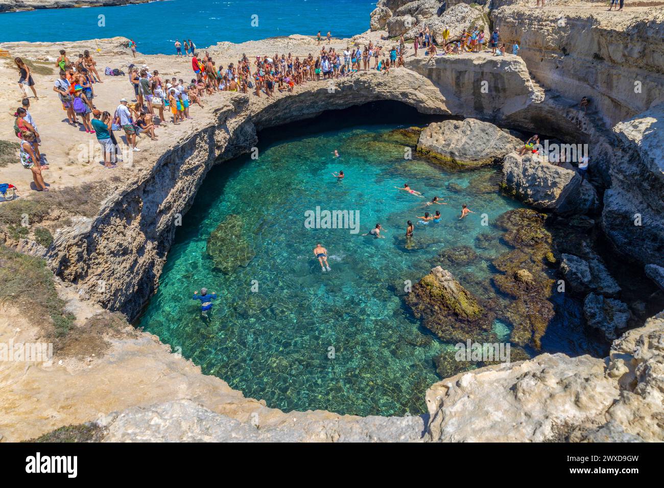 MELENDUGNO, ITALIE, 13 JUILLET 2022 - la grotte de la poésie à Roca Vecchia, province de Lecce, Pouilles, Italie Banque D'Images