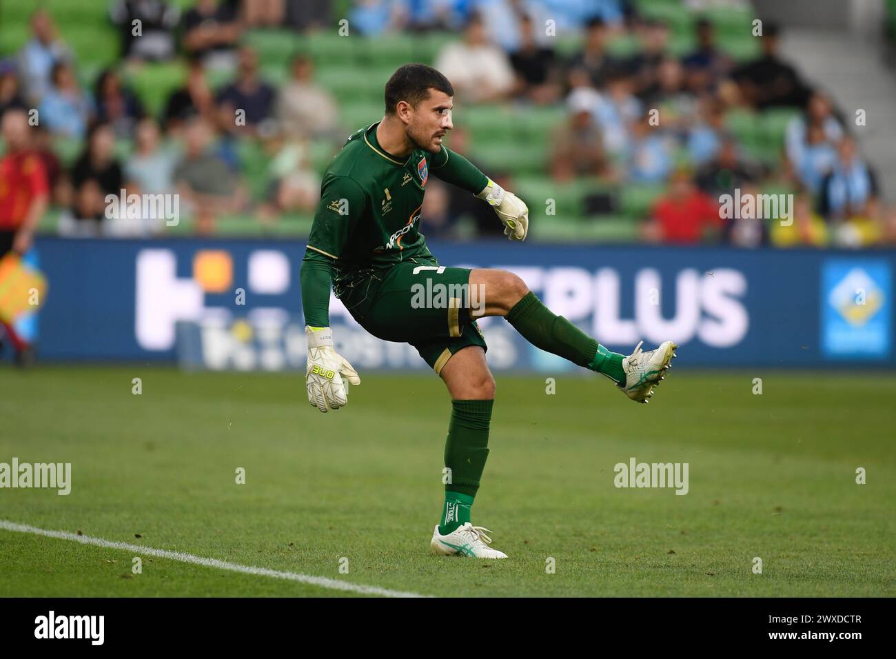 MELBOURNE, AUSTRALIE 30 mars 2024. Ryan Scott(1), gardien de but de Newcastle United jets, en action lors de la manche masculine de la Ligue A 22 Melbourne City contre Newcastle United jets à AAMI Park, Melbourne, Australie. Crédit : Karl Phillipson/Alamy Live News Banque D'Images