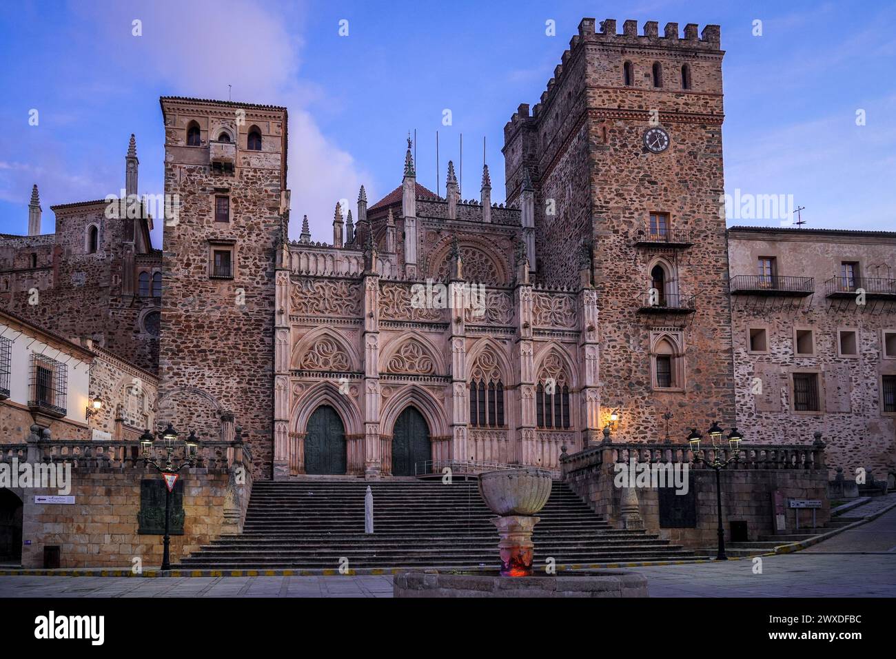 Monastère de la Vierge de Guadalupe à Caceres, Espagne. A l'intérieur, nous trouvons la basilique et deux cloîtres en style gothique et mudéjar. Banque D'Images