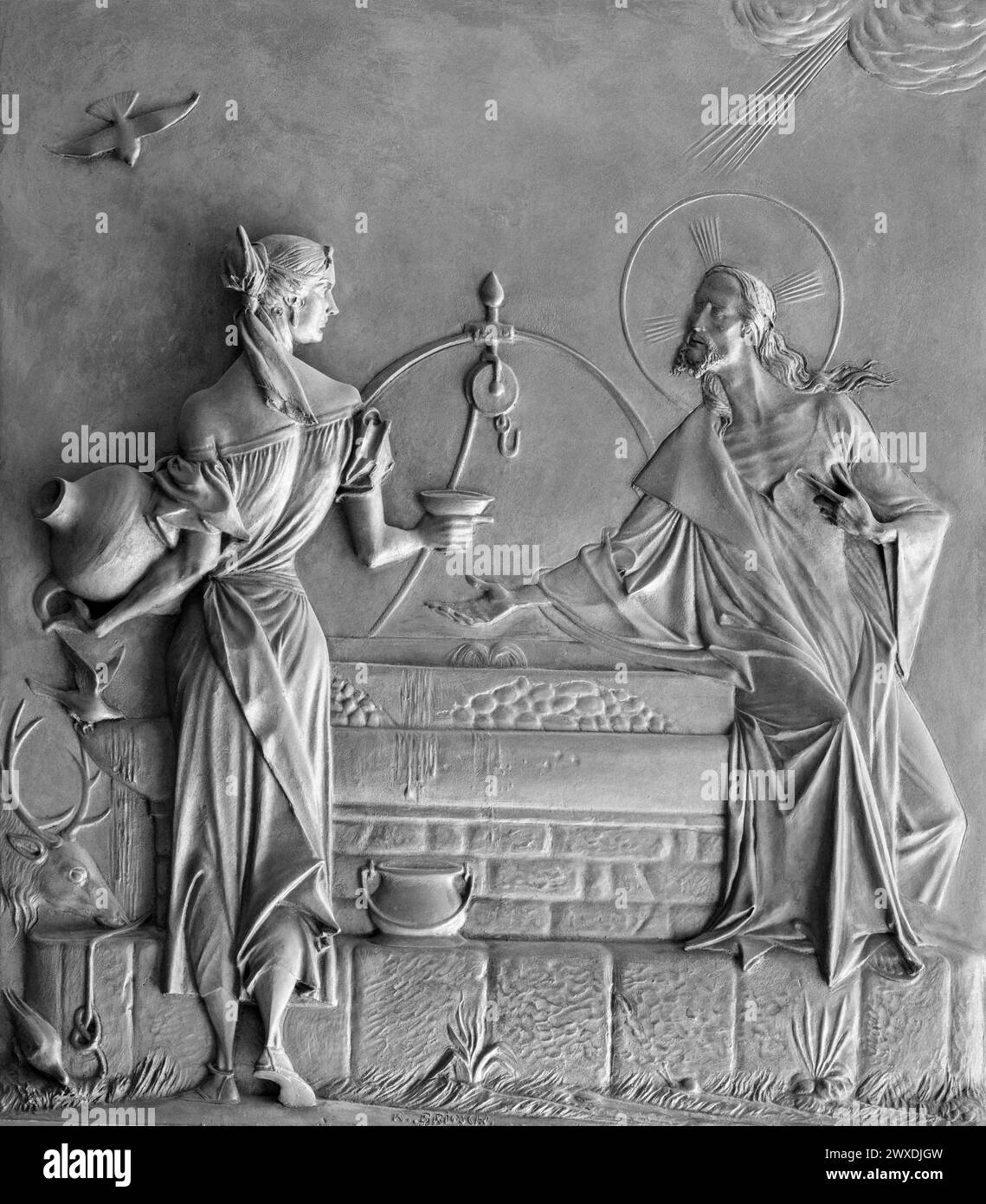 MILAN, ITALIE - 8 MARS 2024 : le relief métallique de Jésus dialogue avec la femme samaritaine sur la porte de l'église Chiesa di Santi Quattro Evangelisti Banque D'Images