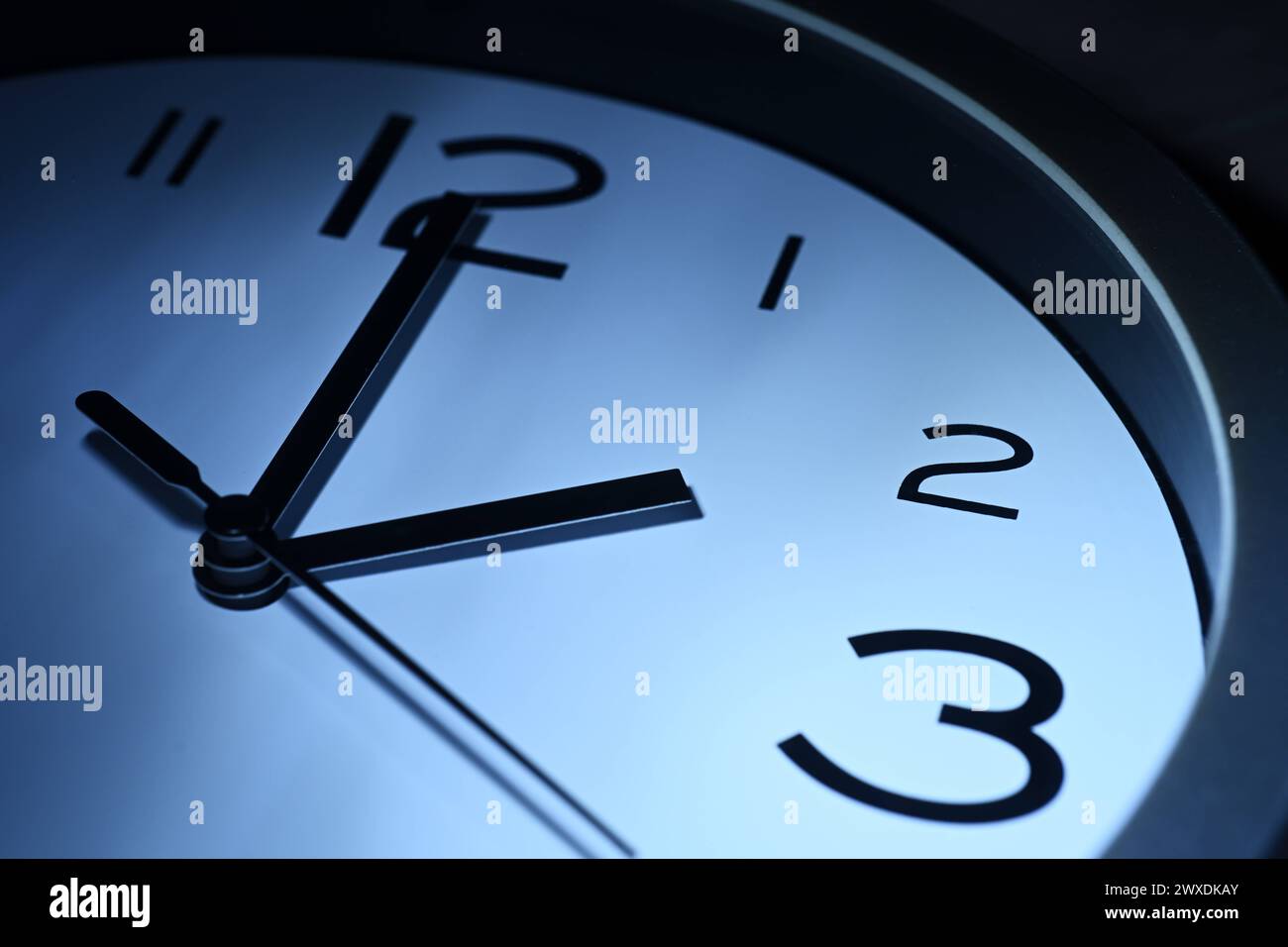 Uhr in der Nacht mit dem Zeitraum der Zeitumstellung auf Sommerzeit von 2 auf 3 Uhr morgens *** horloge la nuit avec la période de changement de l'heure à l'heure d'été de 2 heures à 3 heures Banque D'Images
